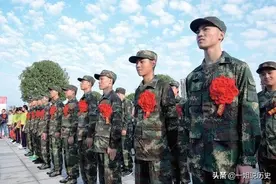 新兵入伍前，为何必须要注销掉户口？这一切都是为士兵好图片