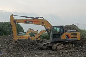 想学挖机的朋友还是找找其他出路吧！开挖机是夕阳行业，别学了图片