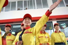 加油站员工月薪3000，大家却争着干？内部员工：给3万工资都不换图片