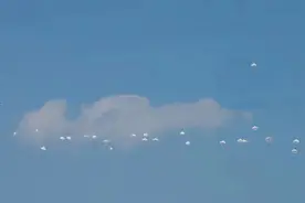 “西部·联合-2021”演习回眸丨空降作战群：铁甲飞虎从天降图片