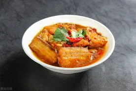 带鱼竟然长“结石”？还能吃吗？图片