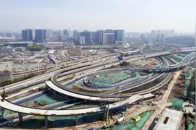 南京最大立交油坊桥互通加紧扩建 设17个匝道，连接7条道路图片