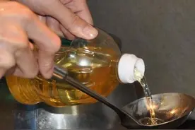 提醒：想要身体健康，不仅要减油还要选对油，家中最好常备3种油图片
