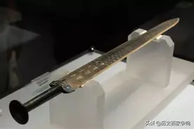 贪图一百斤黄金，吴国钩师杀了儿子铸造吴钩，吴王阖闾视其为宝贝图片