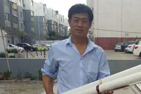 山东农民坚持38年写书法，一幅字10万不卖，靠写字送儿子出国留学图片