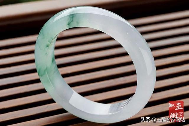 玉镯怎么鉴别真假？鉴别玉镯真假的简单方法
