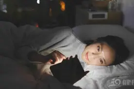 总放不下手机，一会不看就难受？专家：小心疾病找上门图片