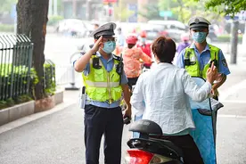 车主无证骑电动车被罚，一文了解：哪些电动车要持证，如何考驾照图片