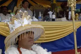 山东人房一波为啥能成非洲酋长？有封地，有实权，老婆还能随便娶图片