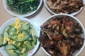 今天是公公在医院做胆结石手术的日子，婆婆连着给我打了两个电话图片