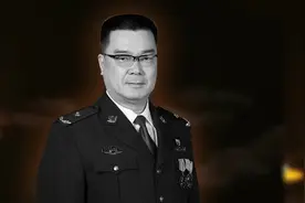 生命最后一刻，案卷仍紧紧攥在手中图片