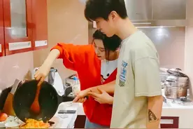 范冰冰和弟弟范丞丞一起做年夜饭，姐弟两人拥有超高颜值图片