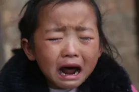 爸爸坐牢妈妈改嫁，贵州农村小女孩艰难求生7年，她是咋生存的？图片