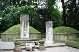 五个石像跪在岳飞墓前，除秦桧外，其余四个都是谁图片