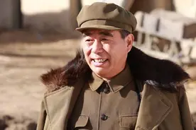 他跟侯勇是发小，从化肥厂工人到国家一级演员，这条路他走了32年图片