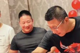 张恩华平时极少饮酒！却在生日宴喝高，国安名宿：酒肉朋友太可恨图片