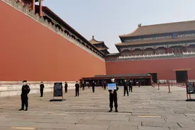 故宫今早刚开门，这一幕就戳中了我图片