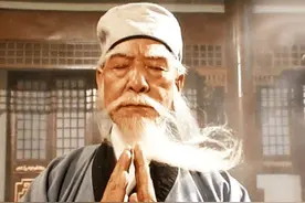 《天龙八部》扫地僧：新版一言难尽,03版导演客串,75岁的他最贴脸图片