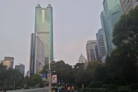 深圳地王大厦实拍，带你们去看看曾经的深圳第一高楼图片