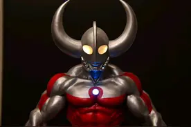 奥特之父新周边引热议 奥特哑铃的正确用法 难怪奥母看不上贝利亚图片