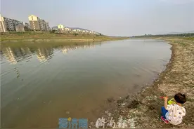 往年河道干涸龟裂 今年碧波清水长流图片
