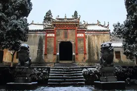 “草庐碑”与“黄权建武侯祠”图片