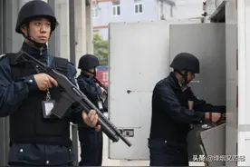 为什么高考试卷押运不用霰弹枪，非要用步枪呢？很多人搞错了！图片