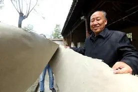 咱西安的牛人！用大熊猫粪便造纸后，这次他们用艾草造纸图片