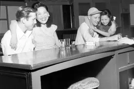 1948年的民国老照片，上海舞女们靠色相卖笑为生图片