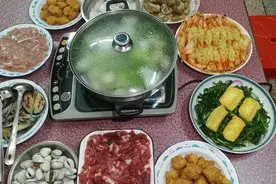 潮汕年夜饭，来看看吃什么？硬菜加火锅，一家围炉团圆过新年图片