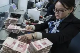 把30万人民币存进银行，一年能有多少利息？答案跟你想的不同图片