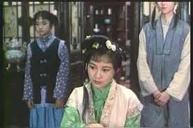 没有对比就没有伤害，新《红楼梦》出来后，邓婕对袁玫态度都变了图片
