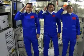 三位中国航天员太空中不忘看奥运 为中国运动员们骄傲图片
