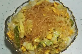 你做的炒粉丝是不是总爱粘成坨？学会这招，做出的粉丝Q弹顺滑图片