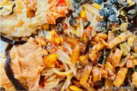 广西数一数二的米粉店，9元一碗当地人吃不腻，凌晨4点还挤满人图片