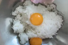 蛋炒饭到底先炒蛋还是先炒饭，许多人都弄混了，看酒店大厨如何做图片