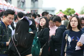 就业焦虑下的大学生付费实习黑产：一个岗位2万元，要实习证明再加4万图片