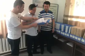合阳县殡葬和公墓事务所开展“高温送清凉 扶贫暖人心”慰问活动图片