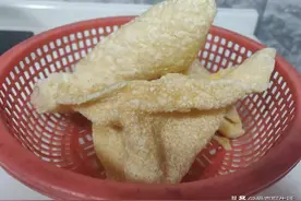 新年了，又想吃炸猪皮了，猪皮怎么炸才又香又脆呢？来看我操作吧图片