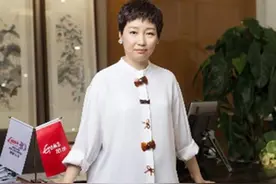 中国首富被判刑14年，留8亿债务给妻子偿还，2年后妻子反赚12亿图片