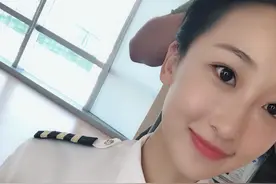 许潇晗工作自拍照图片