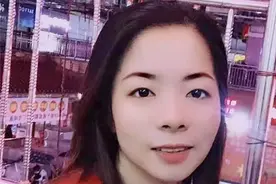 "公交车上帮老人擦粪"的白衣女孩找到啦图片