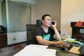 盲人高分考生昂子喻要报数学专业！盲人高考，她才是背后的推动者……图片