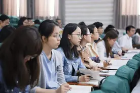 师范类这3个专业很吃香，人才需求量大，就业轻松工资待遇好图片