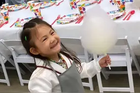 太壕气！陈冠希为3岁女儿举办个人画展，姐姐比90后娇妻还年轻图片