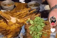 被撑死的普通人，29岁吃播网红突然去世，网友曾说再吃下去会出图片