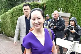 她带着脚镣震动时尚界，孟晚舟衣品搭配获赞无数：精致是一种态度图片