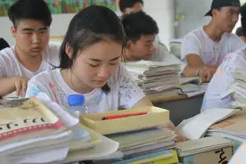 山东数学“怪才”王圣阳，长相老成却是个学霸，上课不听仍考满分图片