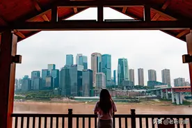 重庆打卡洪崖洞，却被5元钱的领路费恶心了图片