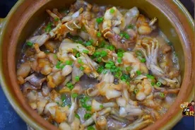 2斤牛蛙饭店卖108元，自己做成本30元，你更喜欢哪种吃法？图片
